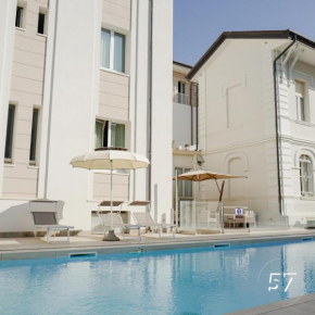 Отель Hotel Regina Elena 57 & Oro Bianco SPA  Римини